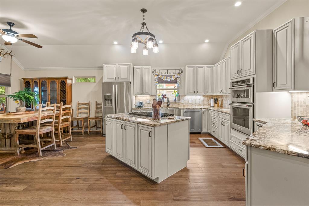 606 Hillside Circle