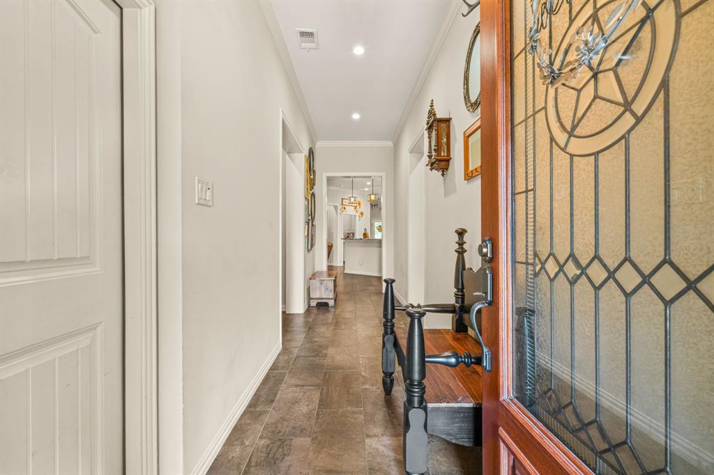 606 Hillside Circle