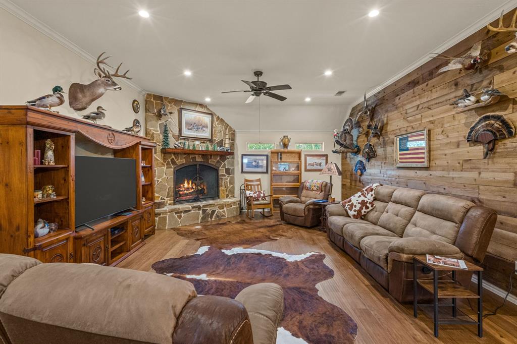 606 Hillside Circle