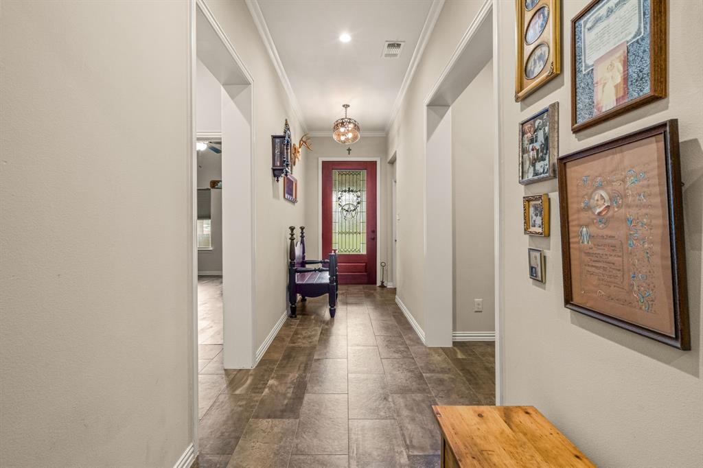 606 Hillside Circle