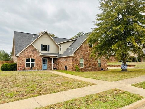 A home in Lindale