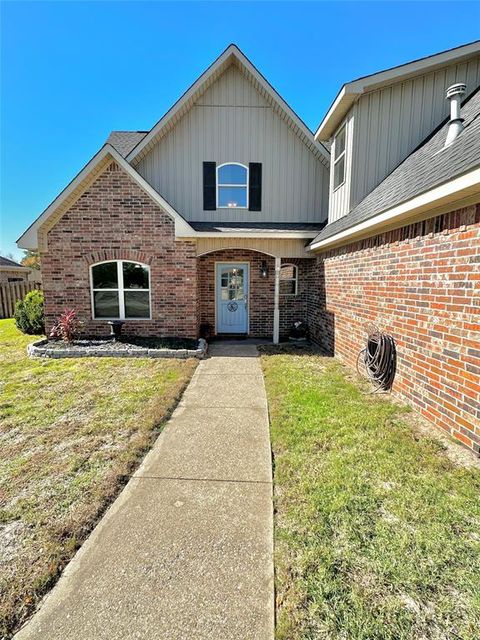 A home in Lindale