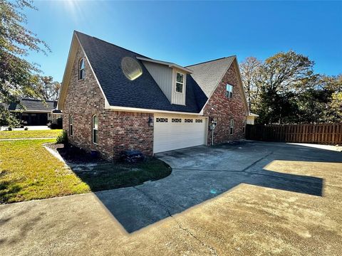 A home in Lindale