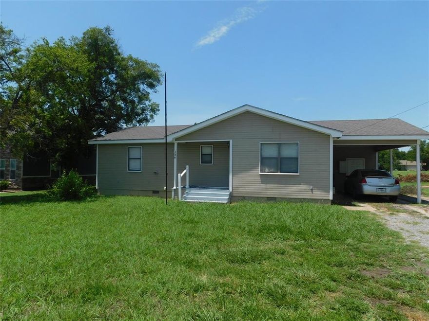 Cute two bedroom two bath home in the middle of Van Alstyne. Open floor plan, large kitchen and area. One car carport and a large yard, close to schools and shopping.
