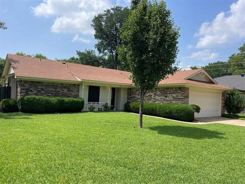 505 Englewood Lane Hurst TX 76053