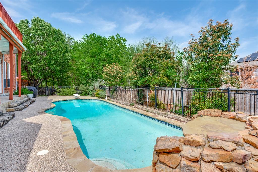 909 Hills Creek Drive
