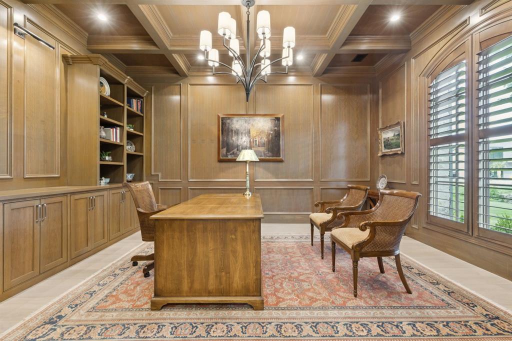 1806 Scenic Circle