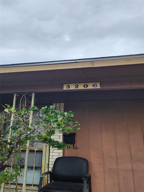 3206 Red Bud Lane
