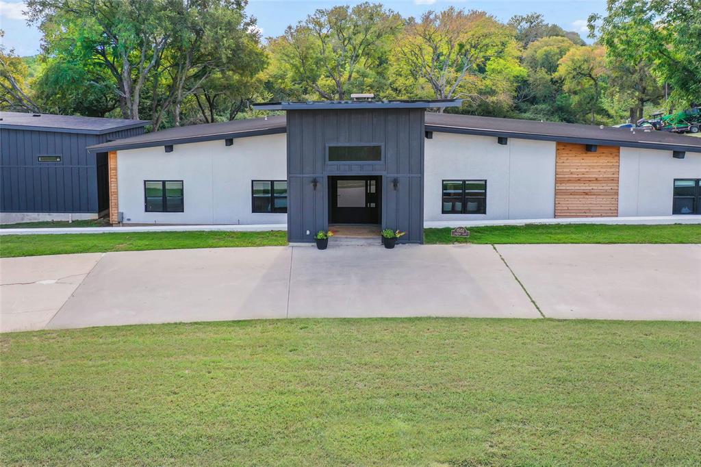 1502 Country Club Road