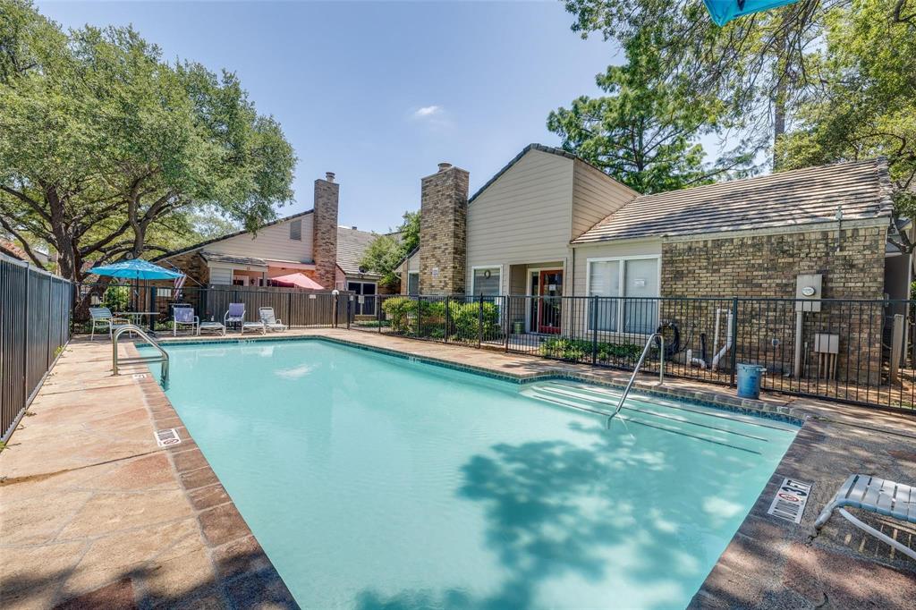 Wellington Place I Condos - Residential