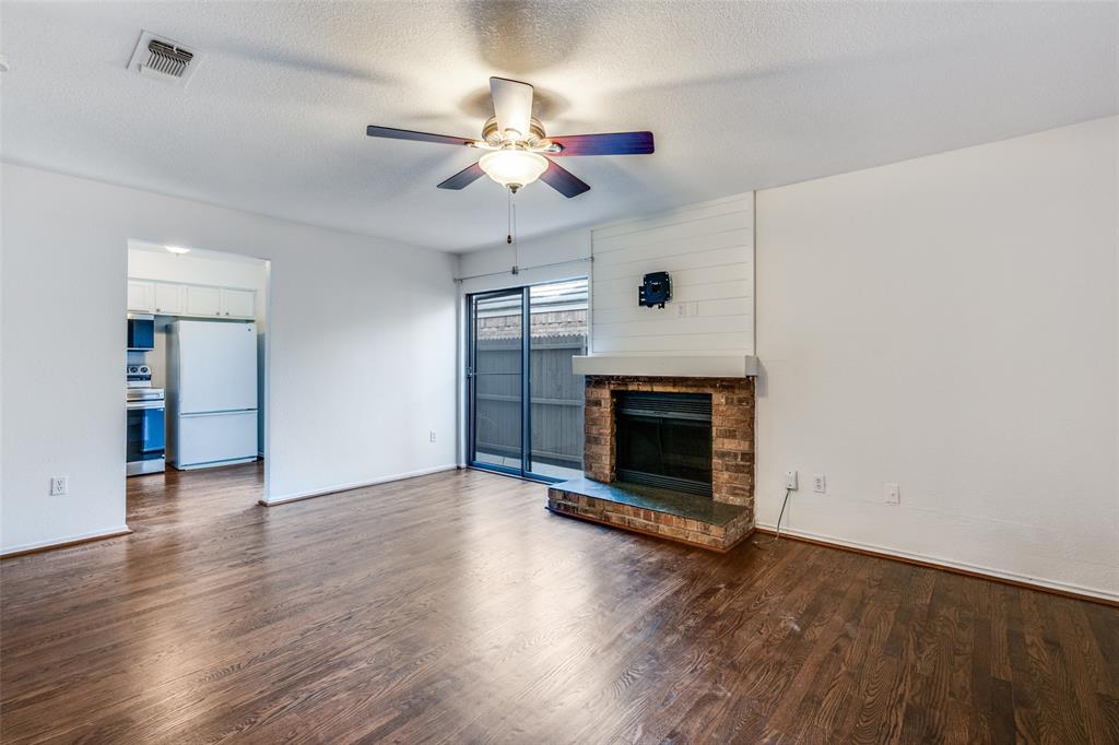 Wellington Place I Condos - Residential