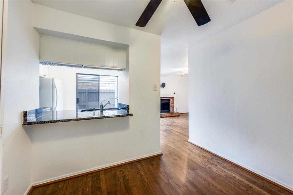 Wellington Place I Condos - Residential