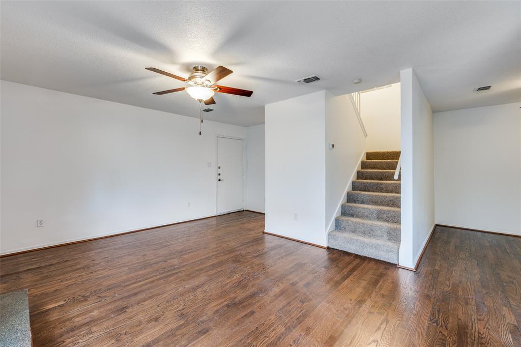 Wellington Place I Condos - Residential