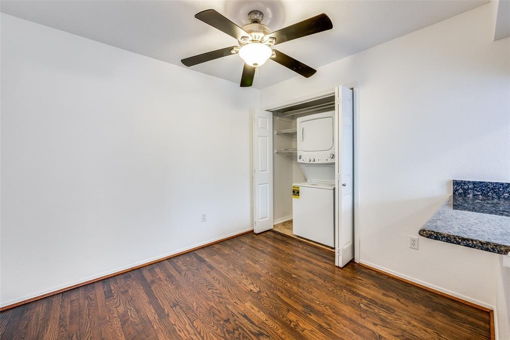 Wellington Place I Condos - Residential