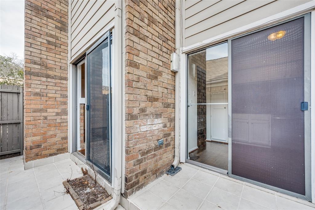 Wellington Place I Condos - Residential