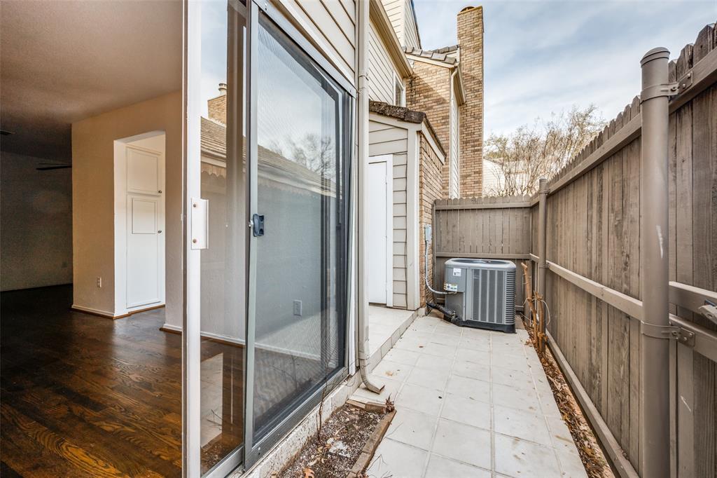 Wellington Place I Condos - Residential