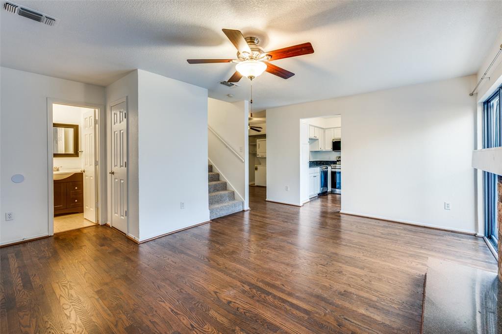 Wellington Place I Condos - Residential