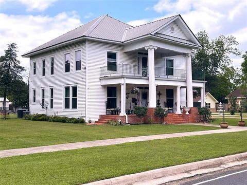 Photo of 702 S 9th Avenue, Teague, TX 75860 (MLS # 21237396)