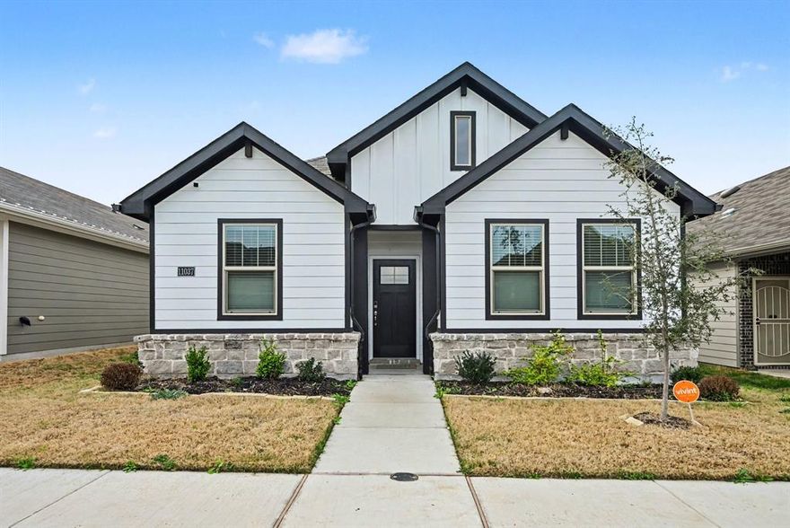 Beautifully maintained single-story home located in the desirable Palmilla Springs community of West Fort Worth. Built in
2024, this move in ready residence offers a modern open concept layout filled with natural light, creating an inviting space
perfect for everyday living and entertaining. The stylish eat-in kitchen flows seamlessly into the spacious living area, while
updated flooring and neutral tones throughout provide a clean, contemporary feel. The private primary suite features an ensuite bath, and three additional bedrooms offer flexibility for
a home office, guest rooms, or growing family needs. Step outside to a backyard with room for
outdoor relaxation, gardening, or play. Conveniently located near major highways, shopping,
dining, parks, and schools, this home combines comfort, style, and accessibility in a rapidly
growing area.