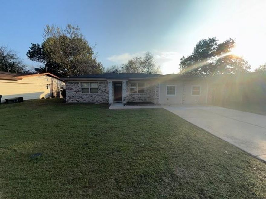 New Listing Alert 2101 Bettibart Fort Worth, TX Don’t miss this incredible opportunity to own a 4 bedroom 2 bathroom home priced well below appraised value in Fort Worth! Recently appraised at $226,000, this home is now offered at just $185,000 making it an unbeatable value and a deal that won’t last long. Step inside to a functional layout featuring a comfortable kitchen and dining area, perfect for everyday living and entertaining. Enjoy peace of mind with a roof that’s less than one year old, helping reduce future maintenance costs. Outside, you’ll find a large fenced-in backyard, ideal for kids, pets, or weekend gatherings, plus a spacious storage building offering plenty of room for tools, hobbies, or extra storage. Whether you’re a first time buyer, investor, or looking to downsize, this home checks all the boxes priced to sell and ready for its next owner.