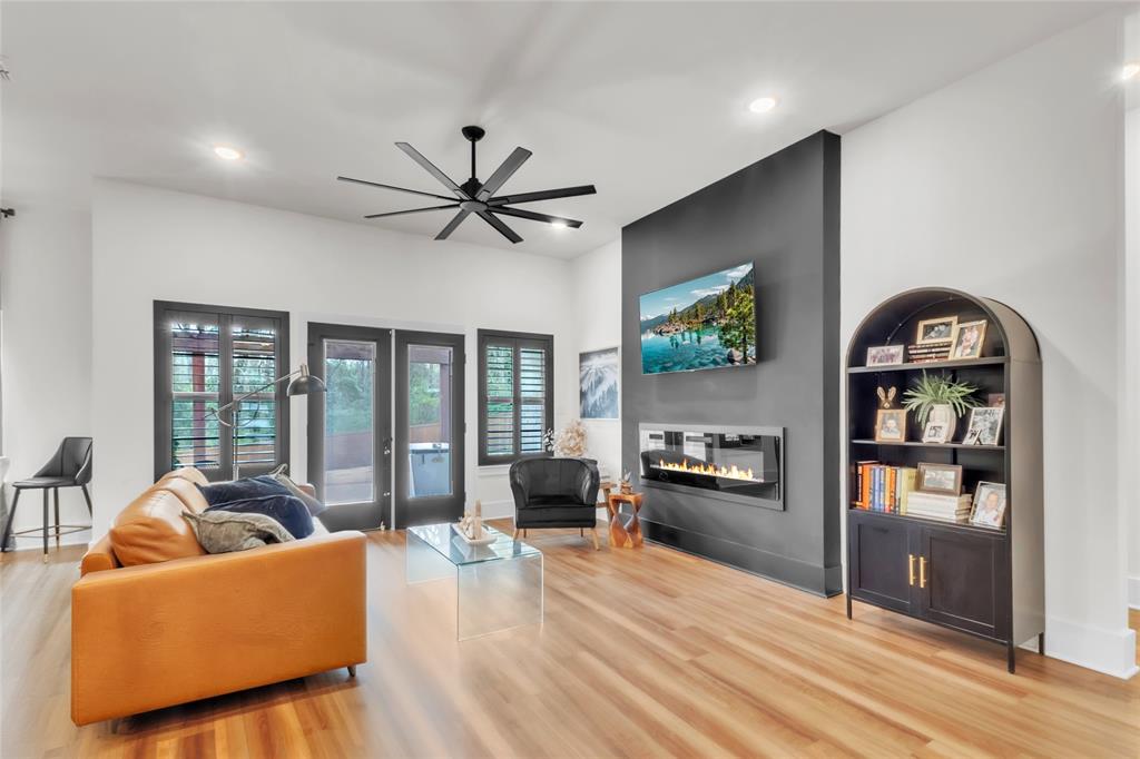 Lone Oak - Residential