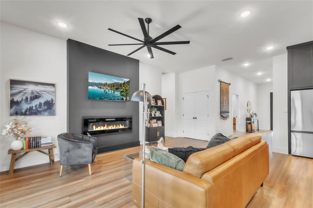 Lone Oak - Residential