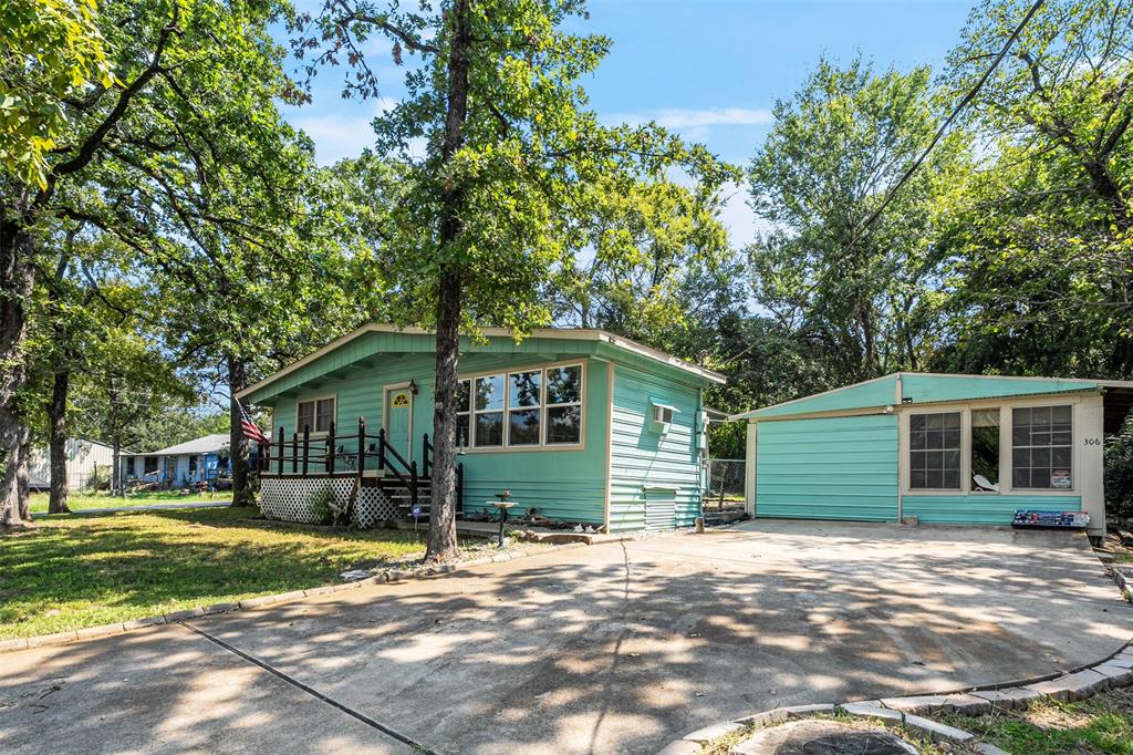 306 Dyer Circle