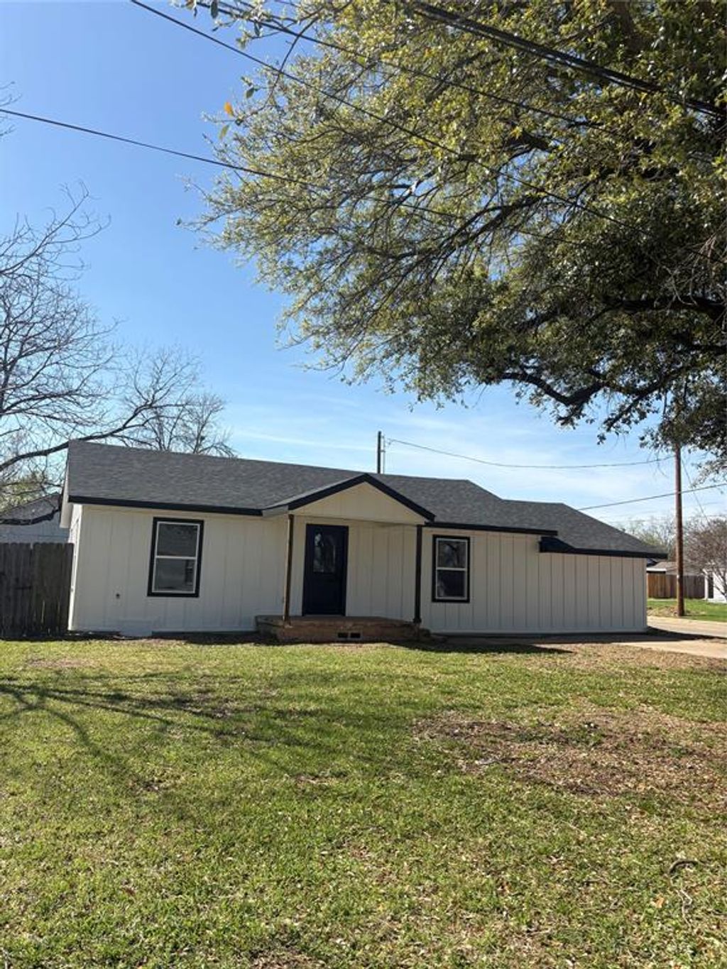Photo of 1047 Davis Street N, Sulphur Springs, TX 75482 (MLS # 21207984)
