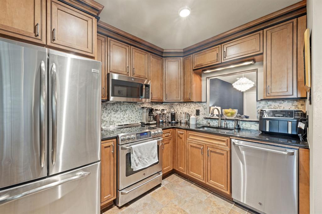 5055 Cedar Springs Road 242