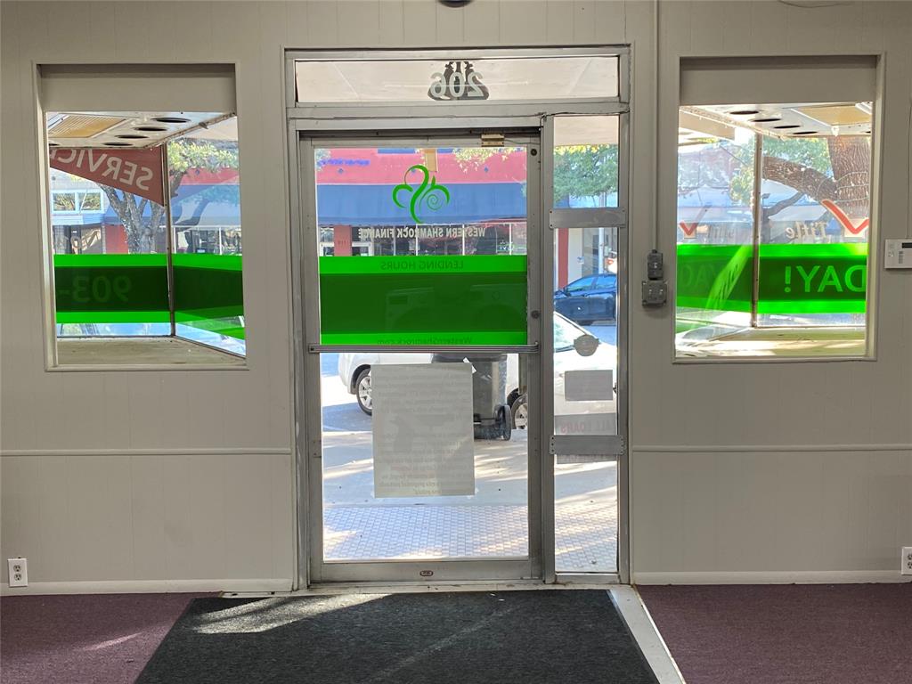 Corsicana - Commercial Sale