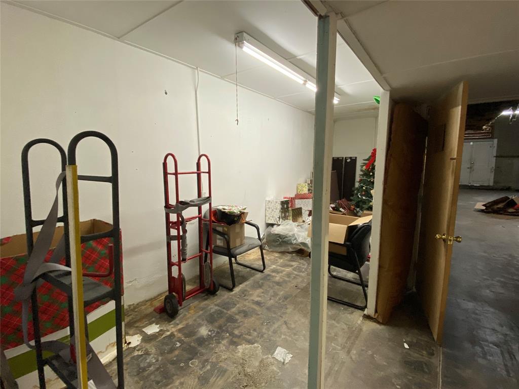 Corsicana - Commercial Sale