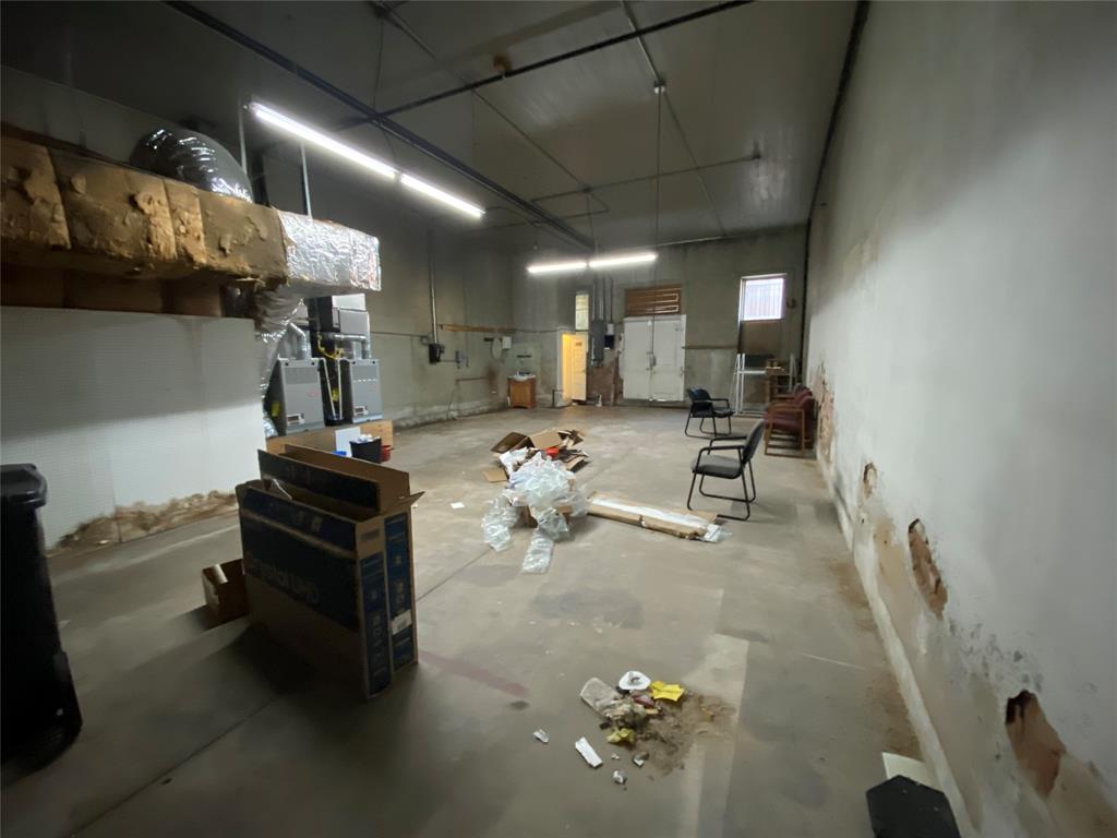 Corsicana - Commercial Sale