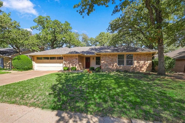 212 HENERETTA DR, HURST, TX 76054 - Image 8ec1ebdb48b6867d32c9fd34ea44d093/3399097218