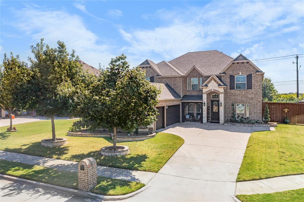 932 E Danbury Drive