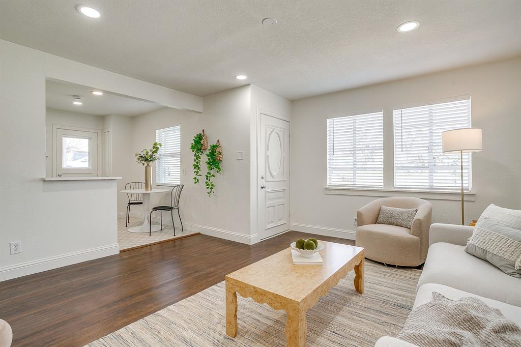 4413 Wellesley Avenue