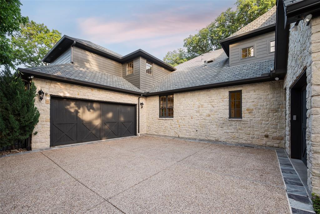 Royal Crest - Residential