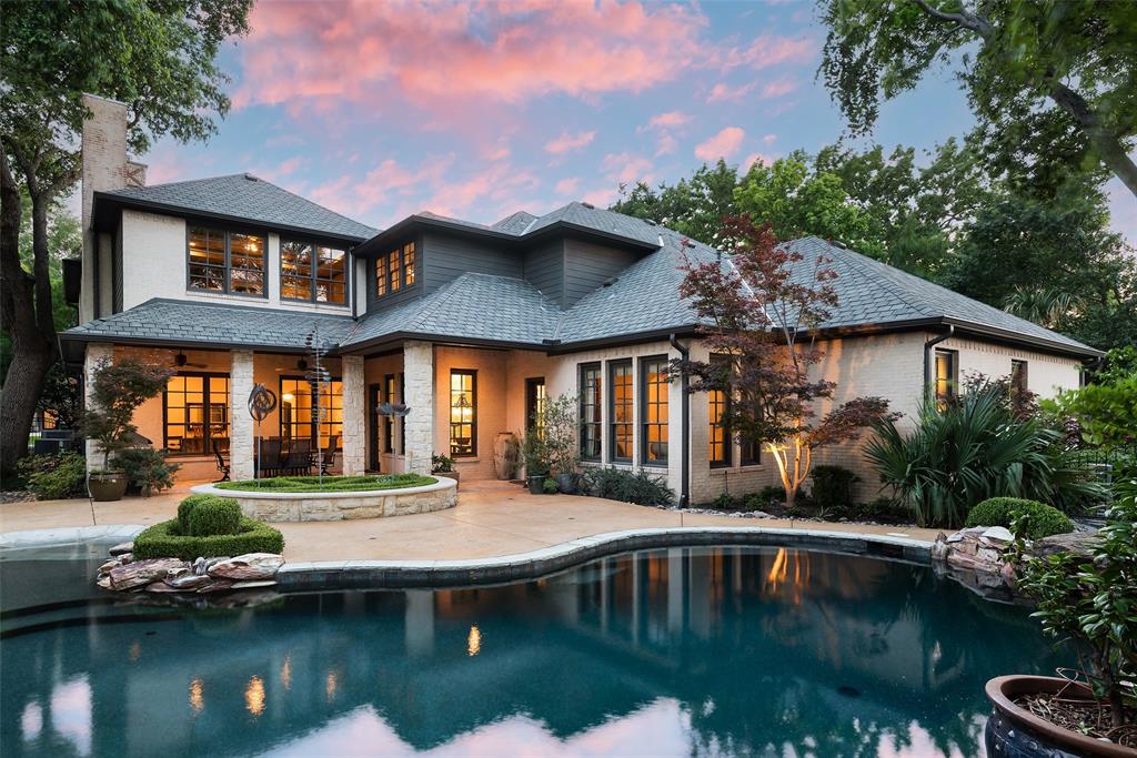 Royal Crest - Residential