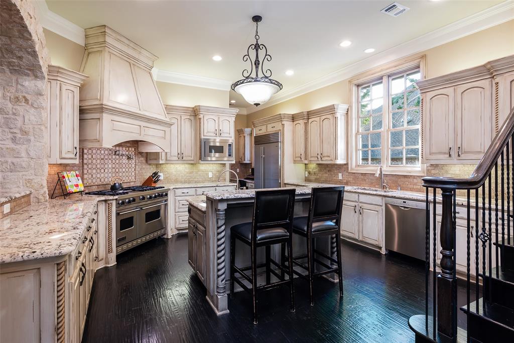 Royal Crest - Residential