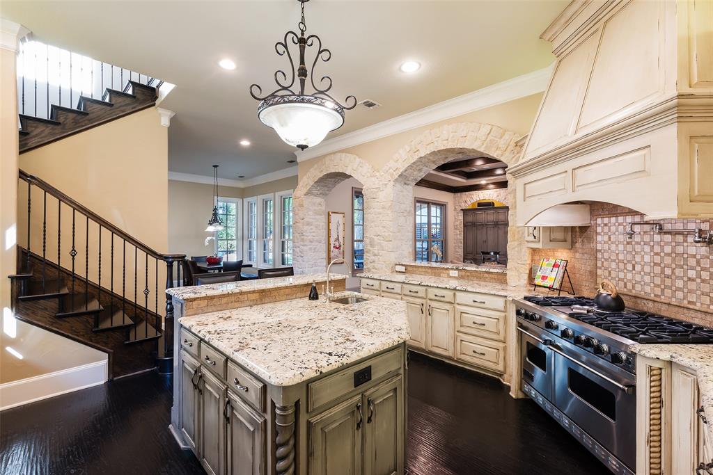 Royal Crest - Residential