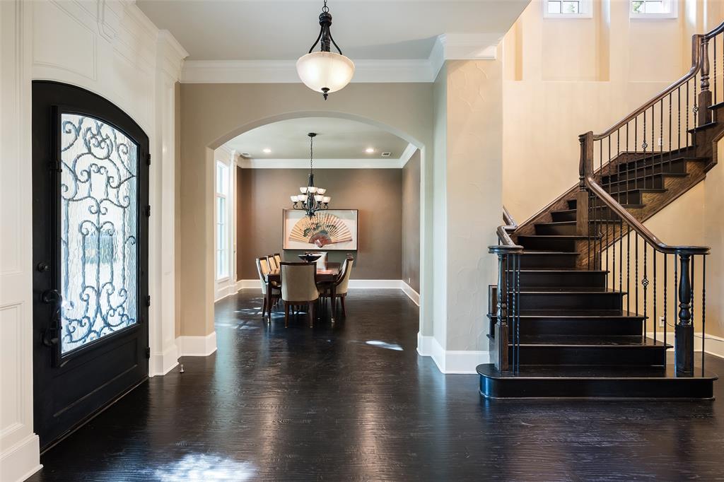 Royal Crest - Residential