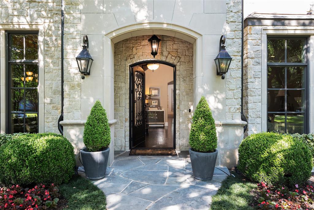 Royal Crest - Residential