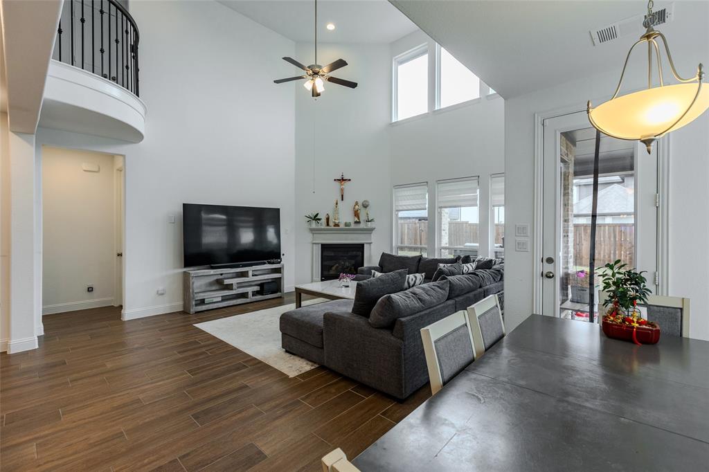 Castle Hills Ph 10 Lewisvil - Residential