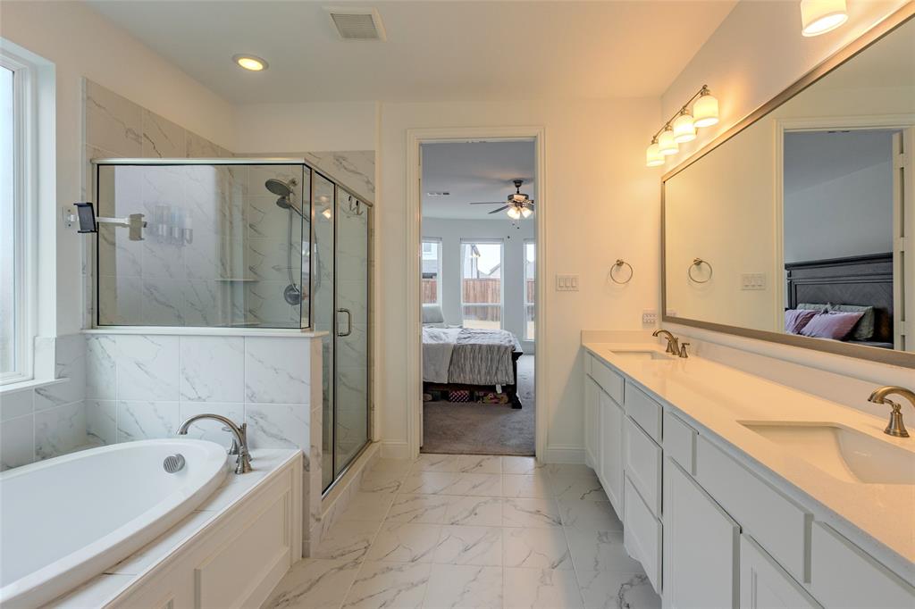 Castle Hills Ph 10 Lewisvil - Residential