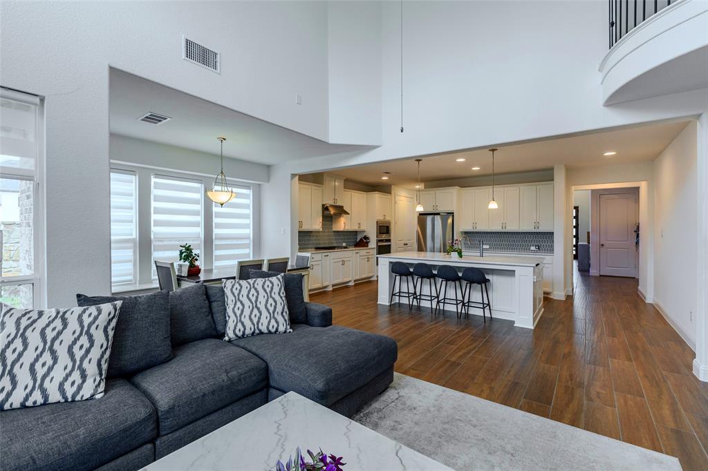 Castle Hills Ph 10 Lewisvil - Residential