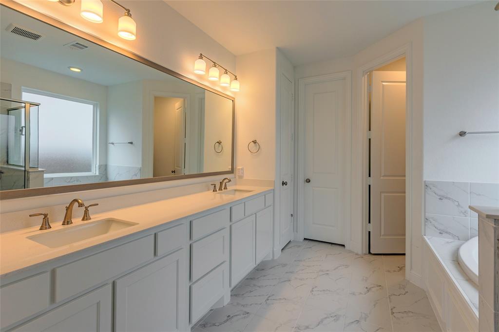 Castle Hills Ph 10 Lewisvil - Residential