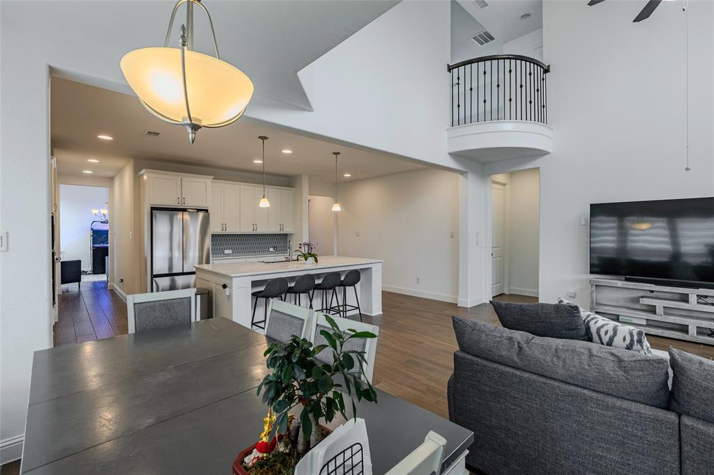 Castle Hills Ph 10 Lewisvil - Residential