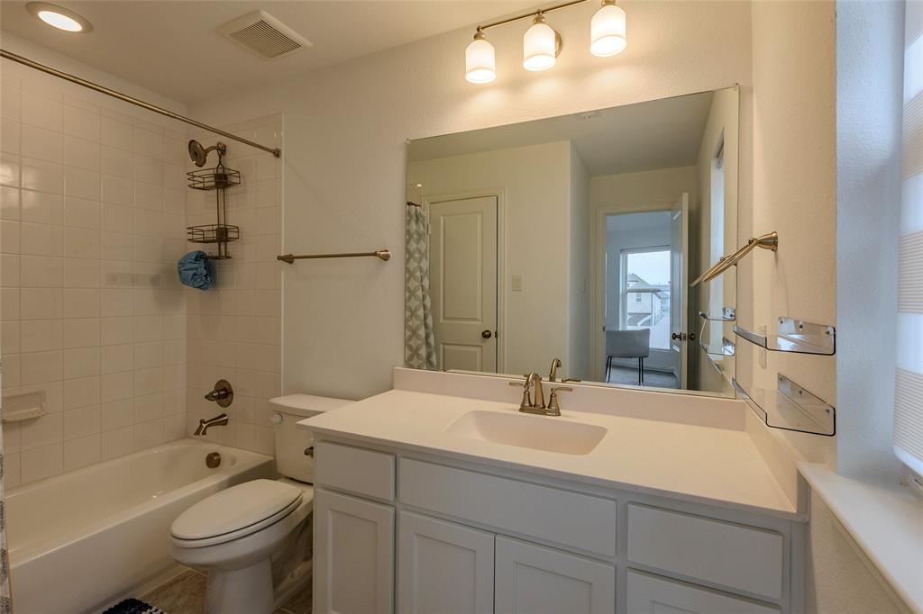 Castle Hills Ph 10 Lewisvil - Residential