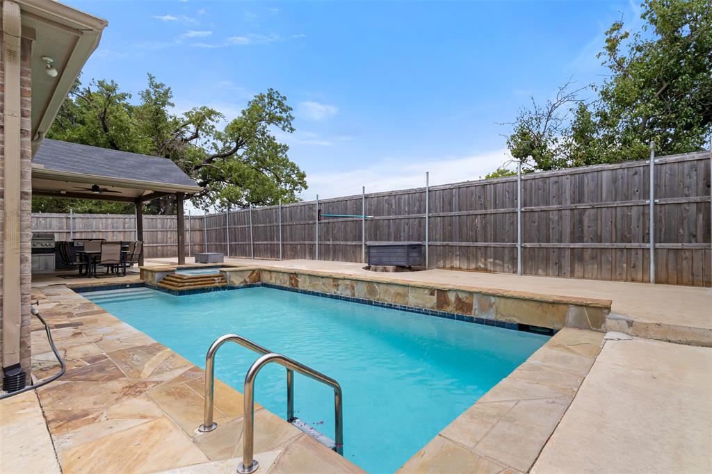 945 Hannah Way
