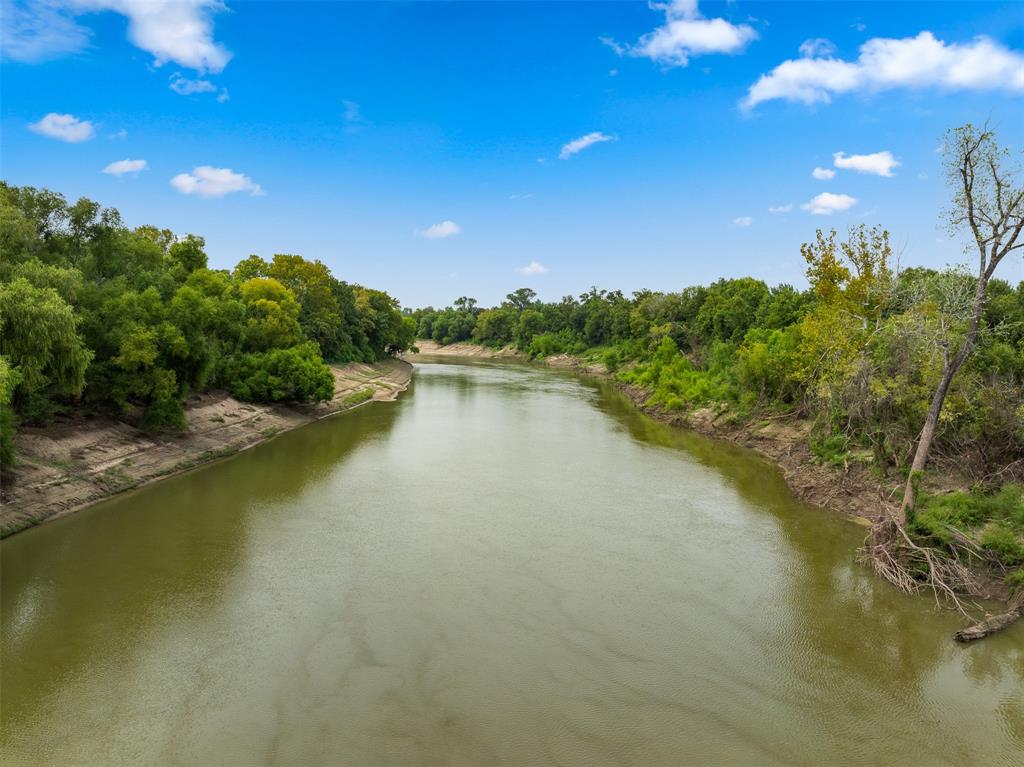 2662 Private Road 1195