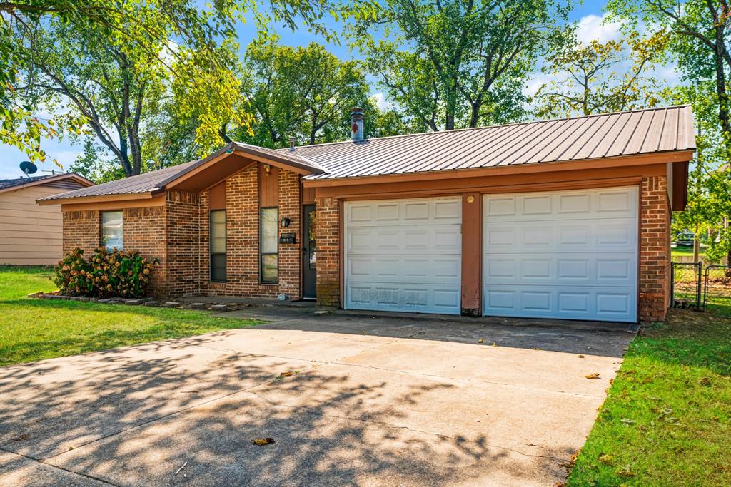 Photo of 1165 22 nd St, Paris, TX 75460 (MLS # 21391884)